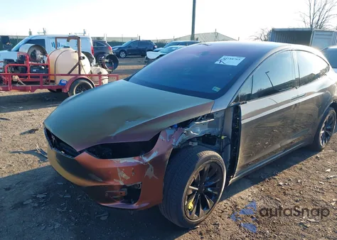 2016 Tesla Model X z USA, uszkodzony, nr VIN 5YJXCBE21GF019065